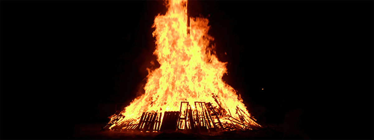 キャンプファイヤ―